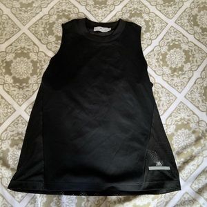 black workout tank